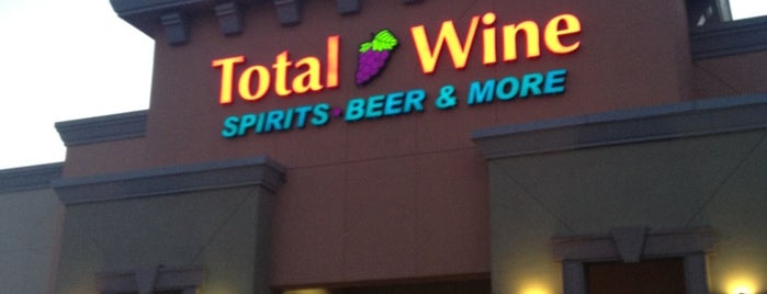 Total Wine & More is one of Lugares favoritos de Christine.