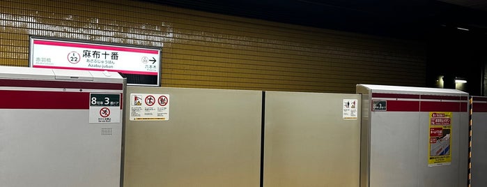 Oedo Line Azabu-juban Station (E22) is one of Tokyo Subway Map.