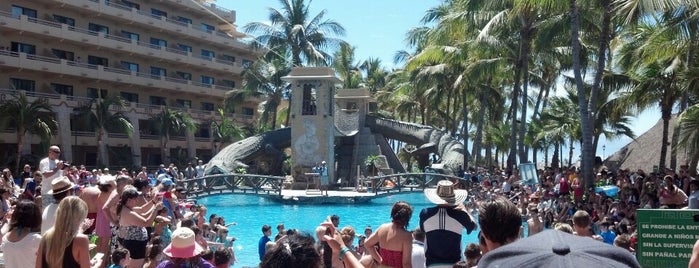 Paradise Village Beach Resort & Spa is one of Lugares favoritos de Armando.