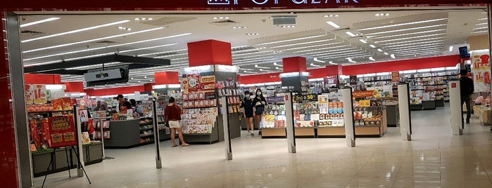 Popular Bookstore is one of Tracy 님이 좋아한 장소.