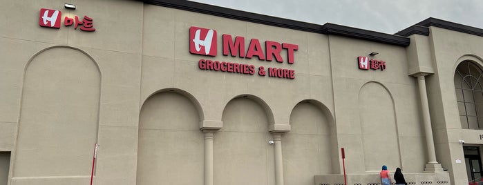 H Mart is one of Social Media Recommends.