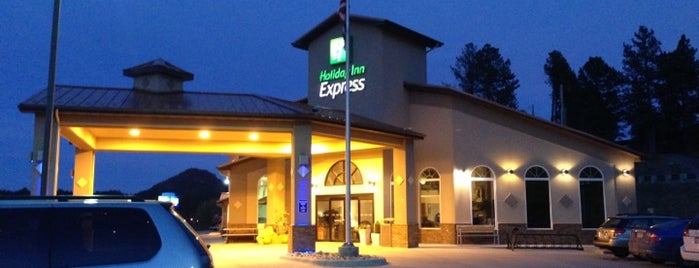 Holiday Inn Express & Suites Hill City-Mt. Rushmore Area is one of สถานที่ที่บันทึกไว้ของ Rick.