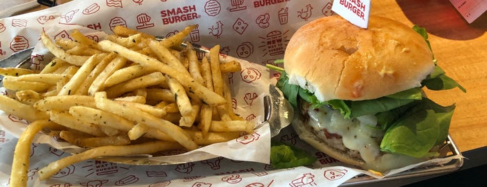 Smashburger is one of Lugares favoritos de Travis.