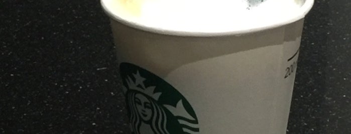 Starbucks is one of Priscillaさんのお気に入りスポット.