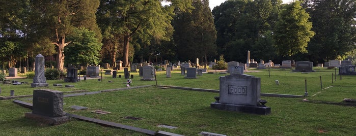 Matthew's Historic Cemetery is one of Tempat yang Disukai Chuck.