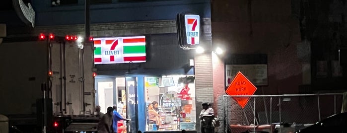 7-Eleven is one of Tempat yang Disukai John.