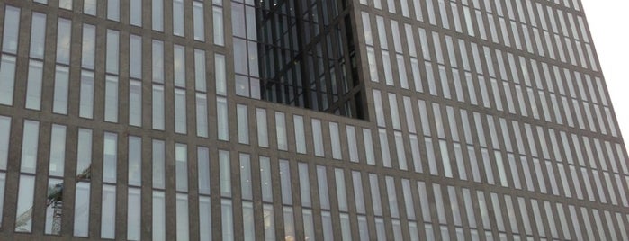 CS Tower is one of Lieux sauvegardés par Daniel.