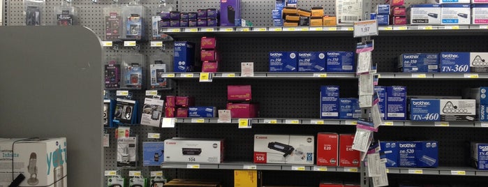 Staples is one of Mont'real ;-).