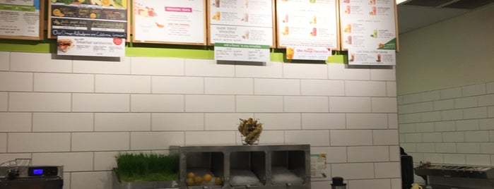 Jamba Juice is one of Tempat yang Disukai Impaled.