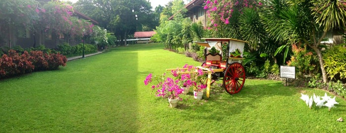 Montebello Villa Hotel is one of Tempat yang Disukai Mustafa.