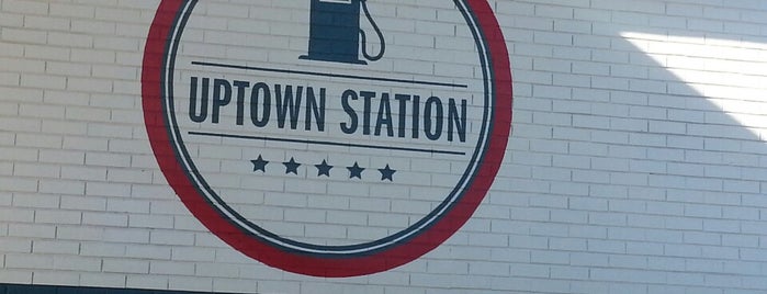 Uptown Station is one of Locais curtidos por Chester.
