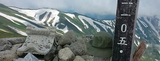 飯豊山山頂 is one of 日本の🗻ちゃん(⌒▽⌒).