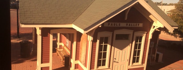 Pauls Valley Amtrak Station is one of Tyson'un Beğendiği Mekanlar.