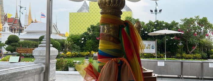 Bangkok City Pillar Shrine is one of BKK.