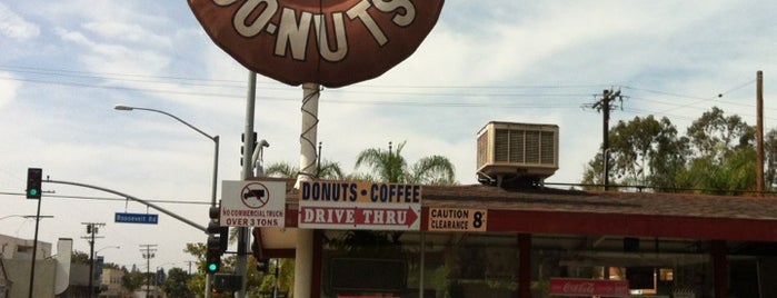 Angel Food Donuts is one of สถานที่ที่ Ryan ถูกใจ.