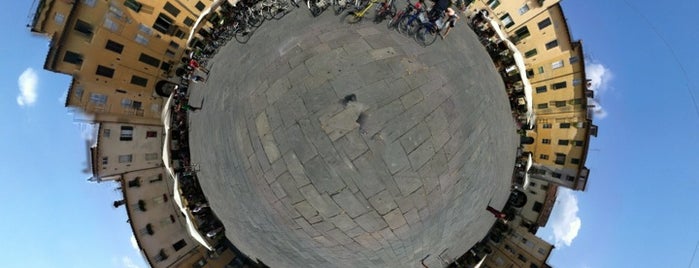 Piazza dell'Anfiteatro is one of Posti che sono piaciuti a Kübra.