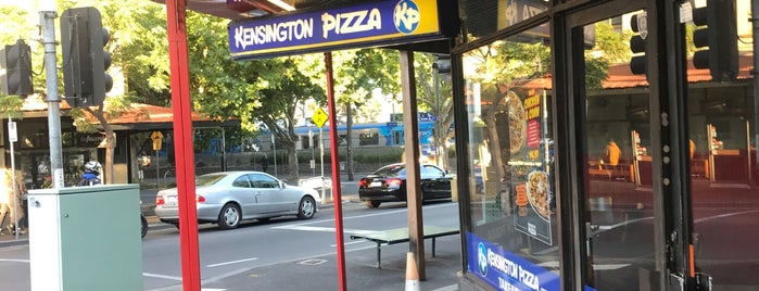Kensington Pizza is one of สถานที่ที่ Stef ถูกใจ.