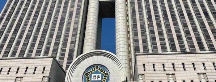 Seoul Central District Court is one of 대한민국의 법원.