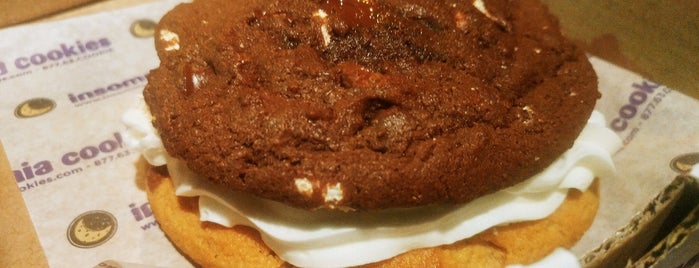 Insomnia Cookies is one of Locais salvos de Ayana.