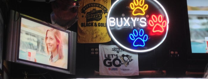 Buxy's Salty Dog Saloon is one of Lugares favoritos de Tim.