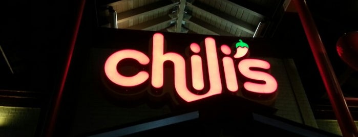 Chili's Grill & Bar is one of สถานที่ที่ Brad ถูกใจ.