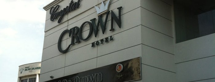 Crystal Crown Hotel is one of Locais curtidos por ꌅꁲꉣꂑꌚꁴꁲ꒒.