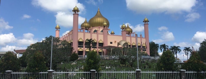 Masjid Bahagian Kuching (Kuching Divisional Mosque) is one of Kuching.