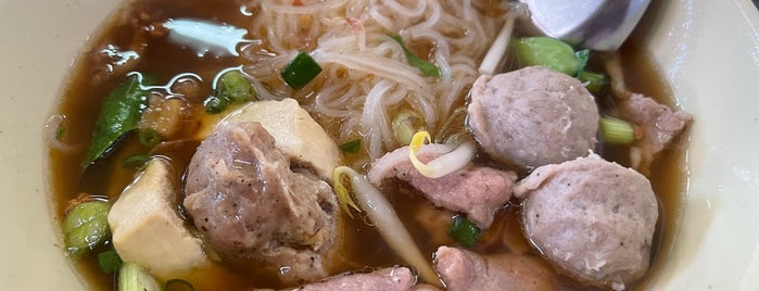 Yak Yai Noodle Soup is one of Runqiu 님이 저장한 장소.
