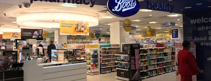 Boots is one of Antonさんのお気に入りスポット.