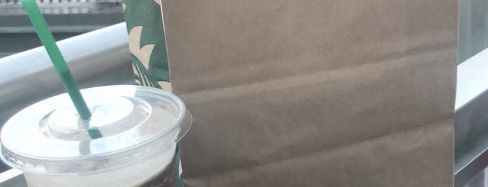 Starbucks is one of Locais curtidos por Cristina.