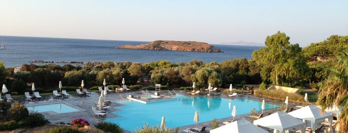 Cape Sounio Restaurant is one of Ifigenia'nın Kaydettiği Mekanlar.