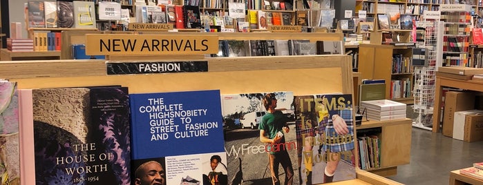Hennessey + Ingalls Bookstore is one of Global Retail.