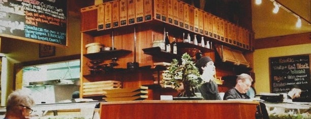 Little Tree Sushi Bar is one of สถานที่ที่ Andree ถูกใจ.