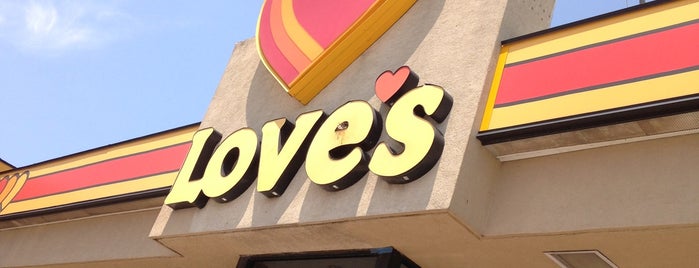 Love's Travel Stop is one of Locais curtidos por Jan.