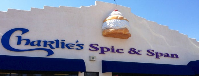 Charlie's Spic & Span is one of สถานที่ที่ liz ถูกใจ.