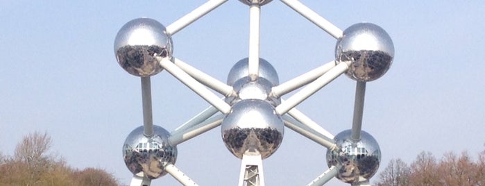 Atomium is one of Orte, die Raphael gefallen.