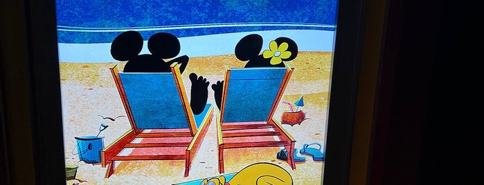 Vacation Fun - An Original Animated Short with Mickey & Minnie is one of สถานที่ที่ Andrew ถูกใจ.