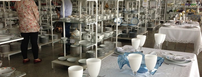 Polovi Comercio Porcelanas Ltda is one of Lieux qui ont plu à Arlete.