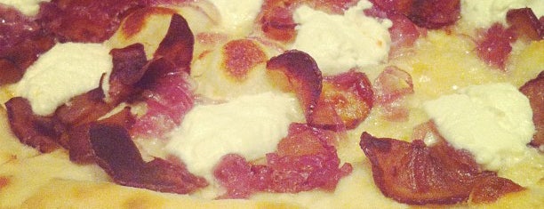Arlequino Pizzeria is one of Posti che sono piaciuti a Melanie.
