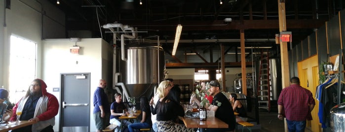 Highland Park Brewery Chinatown is one of LAX Craftbeer.