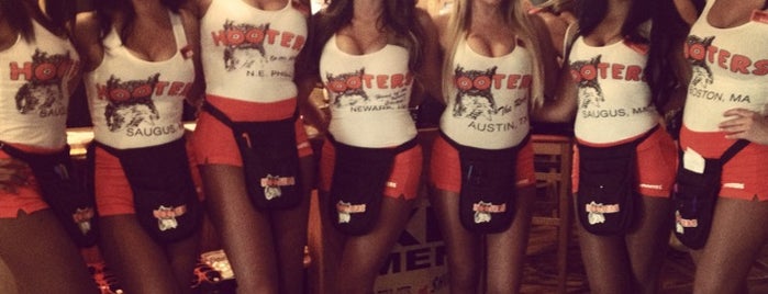 Hooters is one of yumnn.