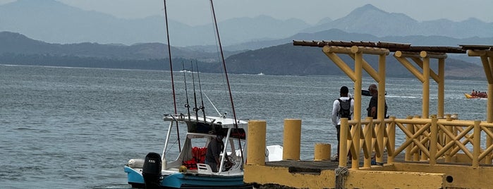 Playa Coral is one of Ixtapa.