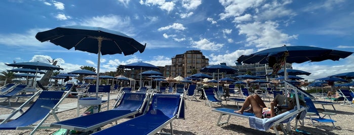 Raphael Beach ristorante e spiaggia is one of Montegranaro, Marken, Italien.
