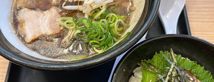 博多らーめん 由丸 is one of 品川駅周辺おすすめなお店.