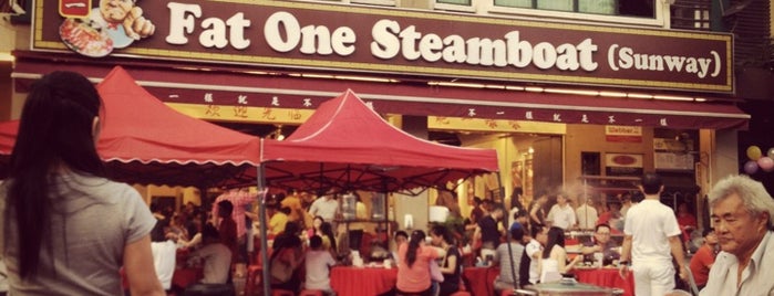 Fat One Steamboat Restaurant is one of Orte, die chiapoh gefallen.