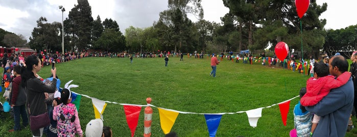 Newark Community Park is one of Locais curtidos por Harvey.