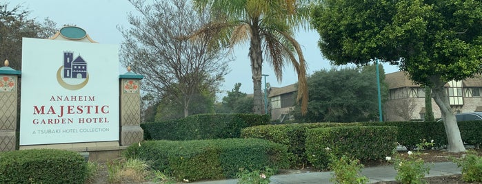 Anaheim Majestic Garden Hotel is one of Mark'ın Beğendiği Mekanlar.