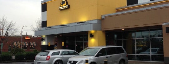 Buffalo Wild Wings is one of Locais curtidos por Eric.