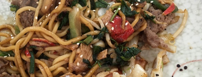 Noodle+ Mongolian BBQ is one of Orte, die Rei Alexandra gefallen.