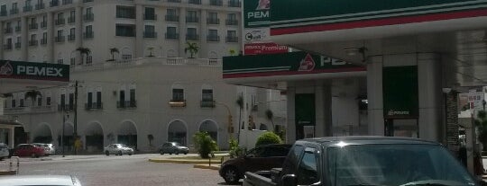 Gasolinera PEMEX is one of Locais curtidos por Enrique.